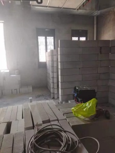 在修建中运用轻质砖隔墙有什么好处？